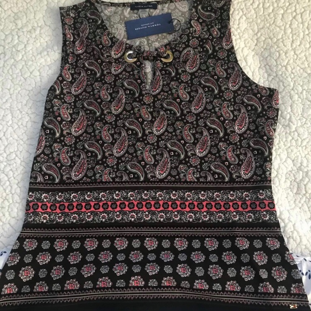 Brand New Women’s top Sz M